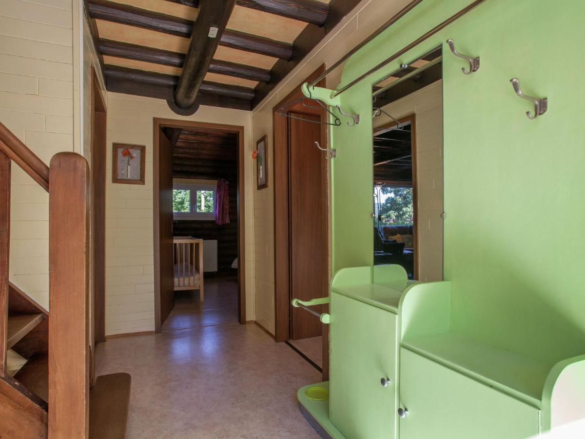 פרנקורשנס Open Wooden Chalet Built Against A Hill מראה חיצוני תמונה