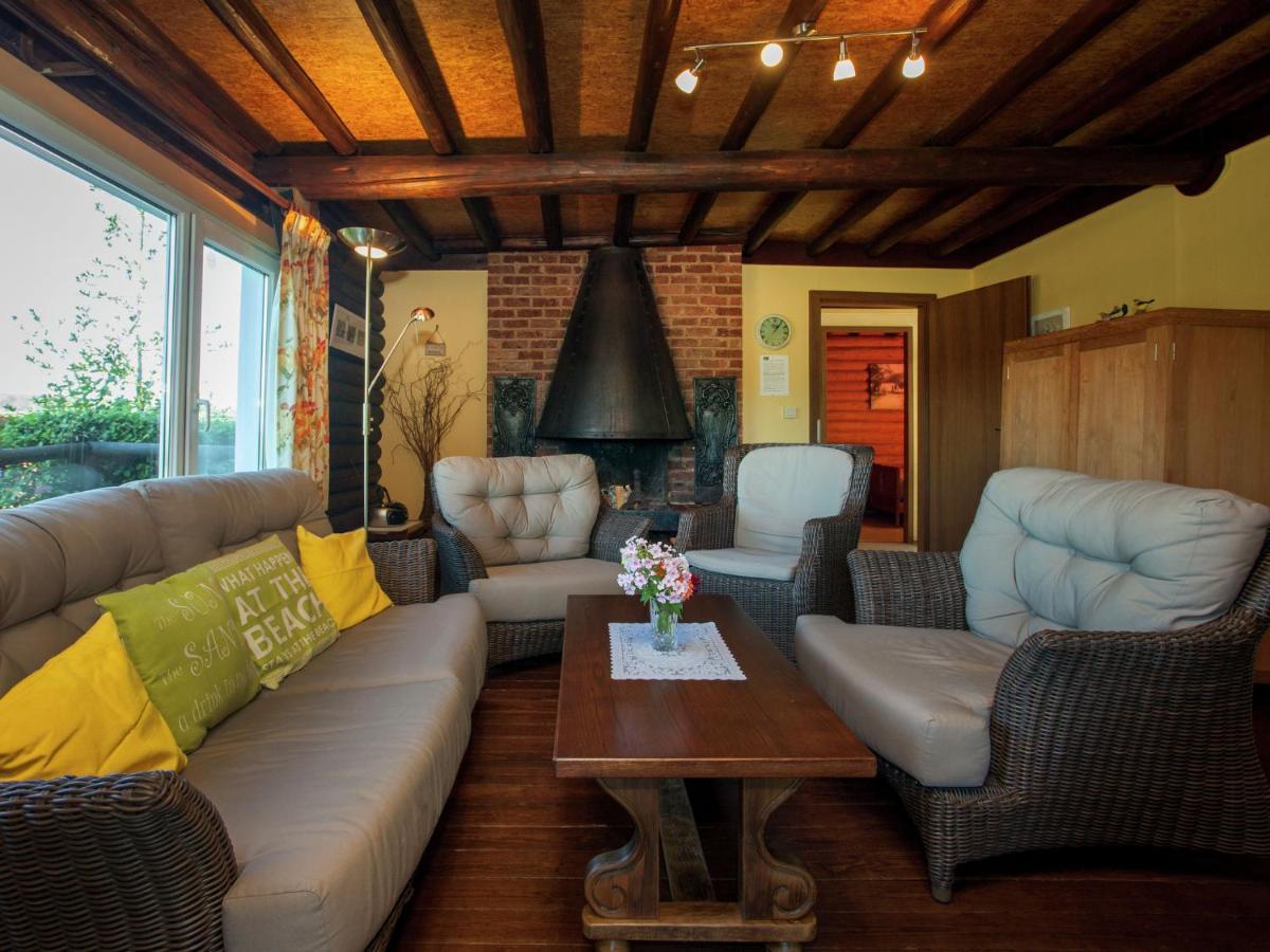 פרנקורשנס Open Wooden Chalet Built Against A Hill מראה חיצוני תמונה