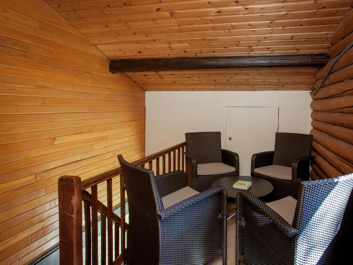 פרנקורשנס Open Wooden Chalet Built Against A Hill מראה חיצוני תמונה