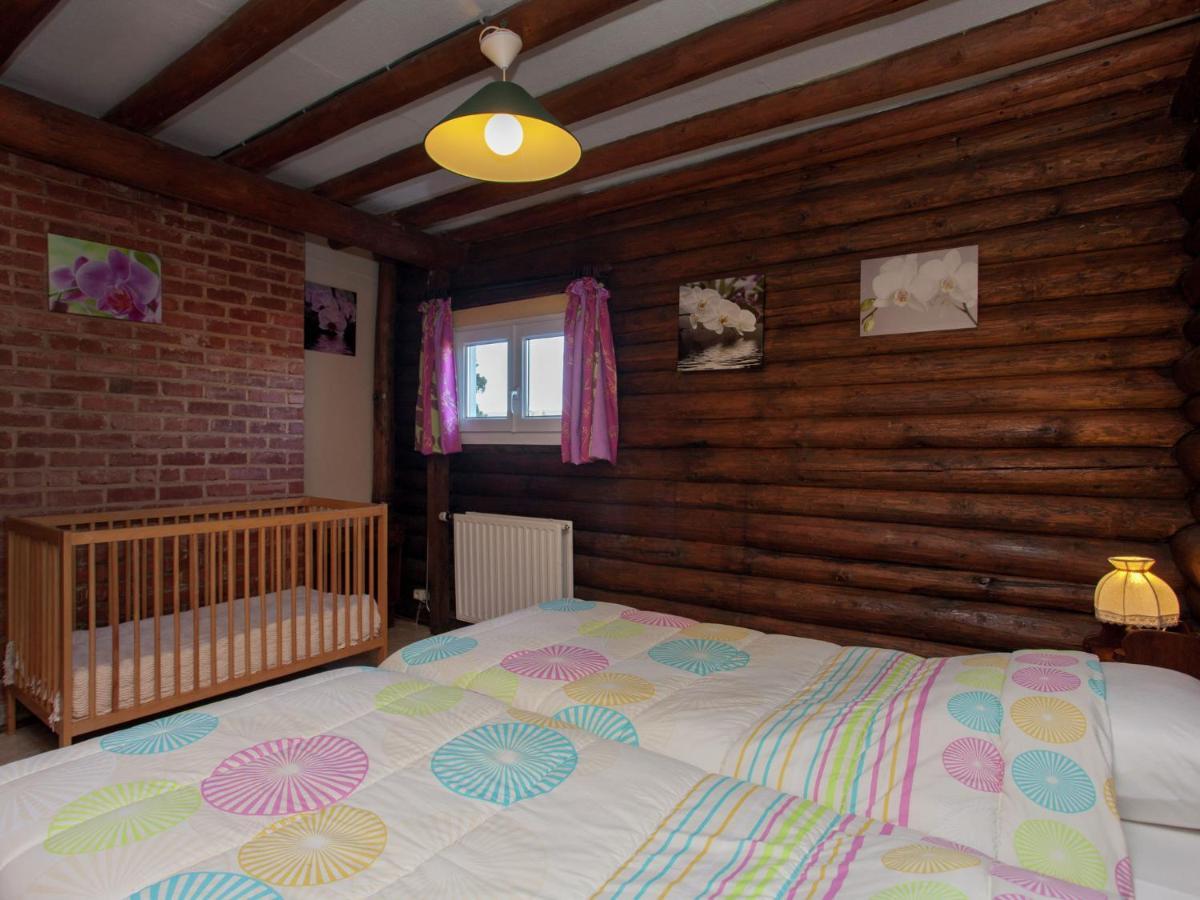פרנקורשנס Open Wooden Chalet Built Against A Hill מראה חיצוני תמונה