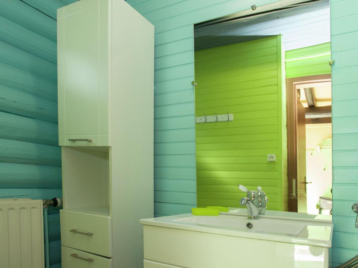 פרנקורשנס Open Wooden Chalet Built Against A Hill מראה חיצוני תמונה
