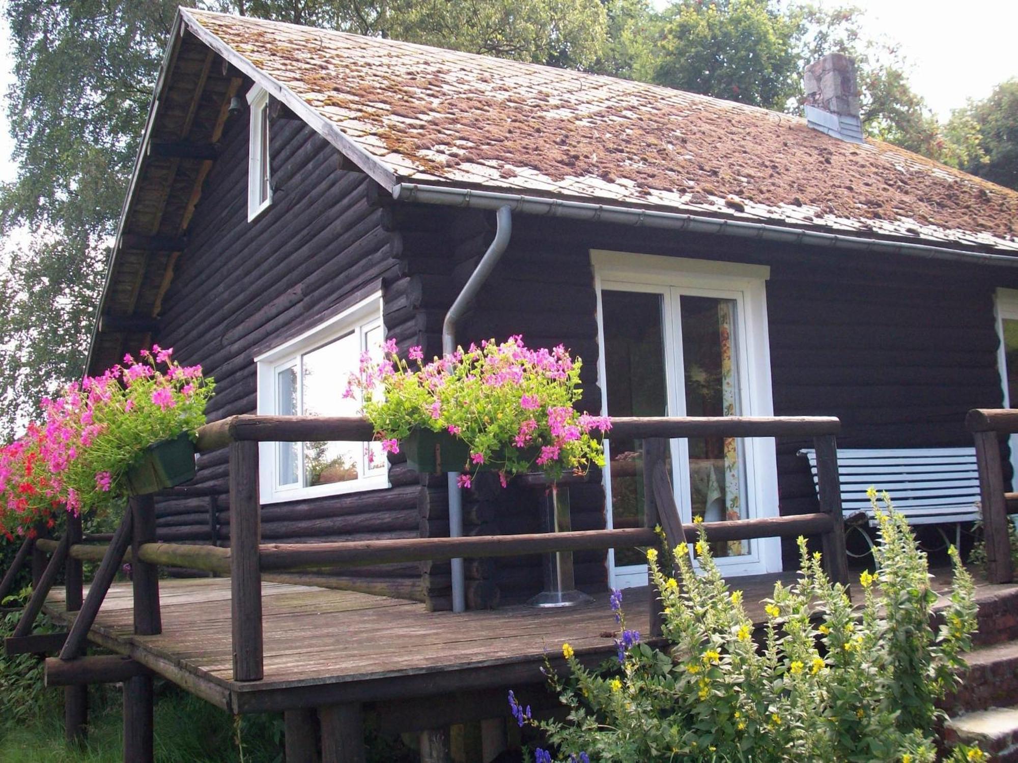 פרנקורשנס Open Wooden Chalet Built Against A Hill מראה חיצוני תמונה